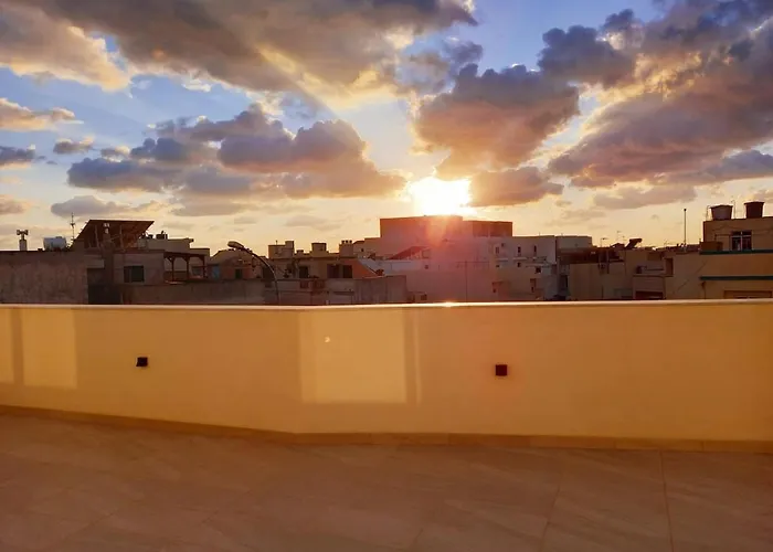 Tan-Nanniet Penthouse In Dingli