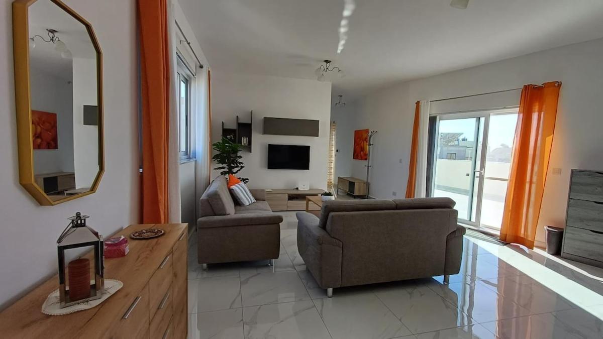 Tan-nanniet Penthouse In