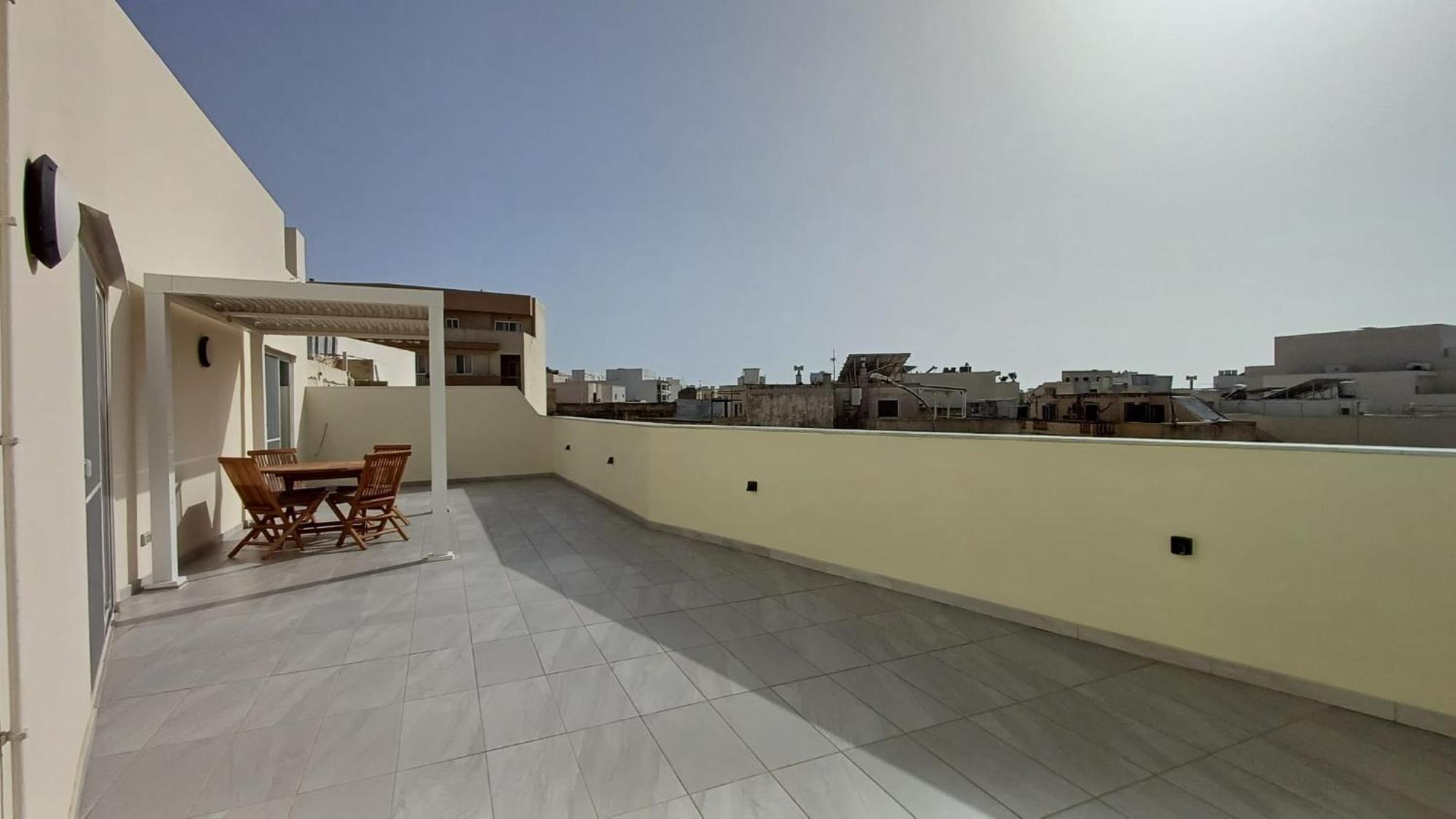 Tan-nanniet Penthouse In Dingli